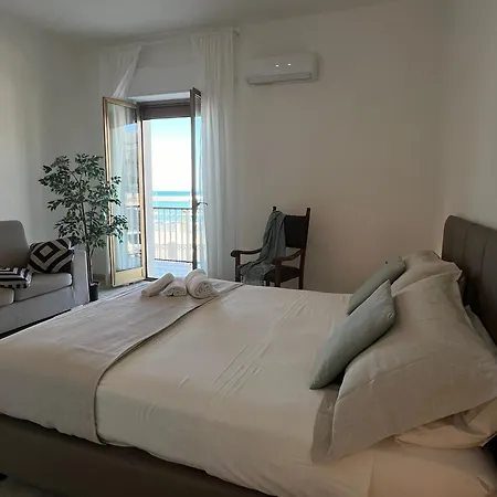 Casa Roberta With Balcony And Sea View Apartmán