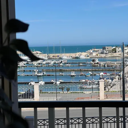 Casa Roberta With Balcony And Sea View Apartmán