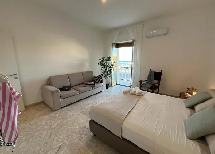 Casa Roberta With Balcony And Sea View *