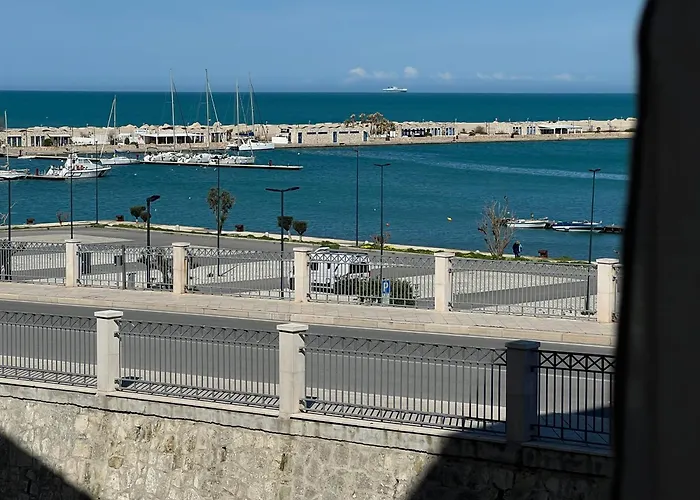 Casa Roberta With Balcony And Sea View *